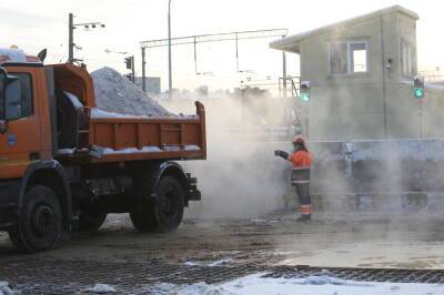 Комблаг рассредоточил по улицам Петербурга почти 1,2 тысячи дворников убирать снег