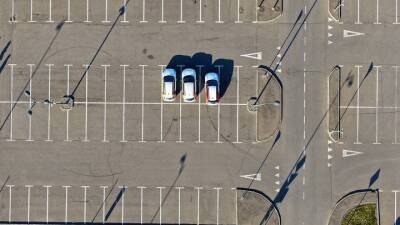 Открытая автостоянка появилась на месте незаконного паркинга в ТиНАО