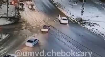 В Чебоксарах водитель “Камри” сбил женщину, переходившую на зеленый свет