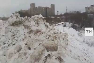 Жители Казани могут пожаловаться на незаконные снежные свалки