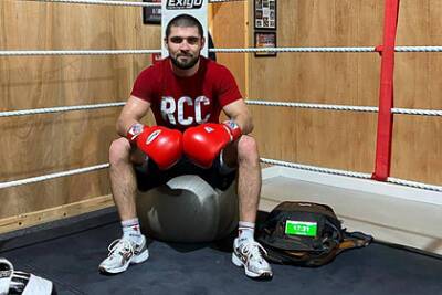 Российский боксер назвал необходимый заработок для комфортной жизни с семьей