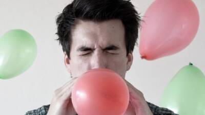 Переболевшим COVID-19 людям нельзя «надувать шарики», — эксперты