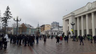 Антивакцинаторы снова перекрыли центр Киева