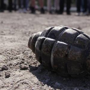 При взрыве гранаты в Донецке пострадали два человека