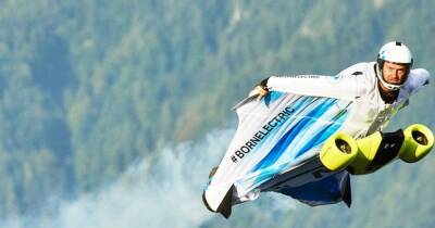 Мировой рекорд: пилот в крылатом электрокостюме разогнался до 300 км/ч (видео) - focus.ua - Австрия - Украина