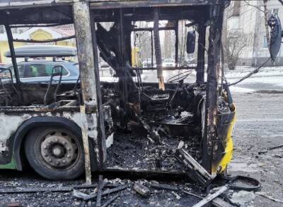 Утро выдалось не только снежным, но и огненным в Петербурге: пламя сожрало три машины