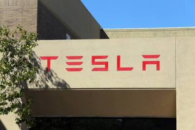 Илон Маск продал первый пакет акций Tesla на этой неделе после небольшого перерыва за $1,05 млрд
