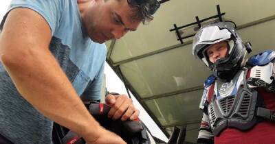 Слепой мотоциклист впервые в мире получил водительские права (видео)