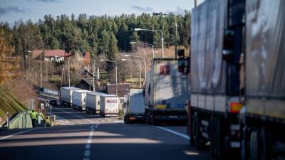 Фуры застряли на границах трех стран — Польша, Белоруссия и Литва
