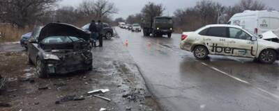 Два человека пострадали в ДТП с такси на трассе под Волгоградом