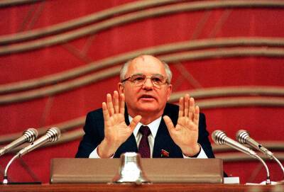 По каким причинам в 1992 году Михаилу Горбачеву запретили выезжать за границу - Русская семерка