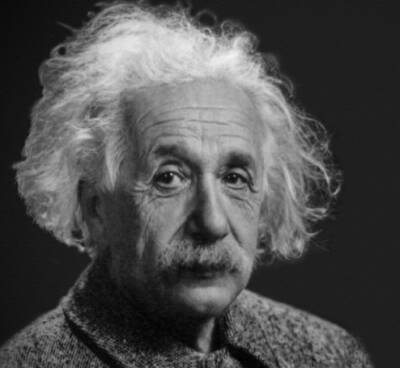 В Париже на аукционе был продан черновик с расчетами физика Альберта Эйнштейна за $13 миллионов. ФОТО