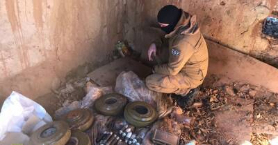 На Луганщине СБУ выявила тайник с минами для подрыва украинской техники (фото)
