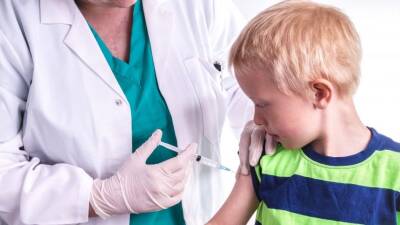 Путин поддержал разработку вакцины для детей старше двух лет