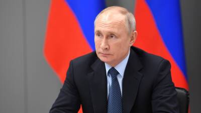 Путин привился назальной вакциной от коронавируса