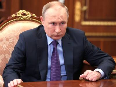 Путин вновь вакцинировался — на этот раз назальной прививкой от коронавируса