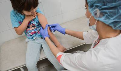 Власти ожидают начало вакцинации детей против ковида в декабре