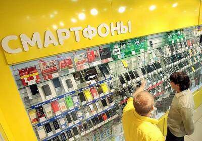 Продажи смартфонов в России обвалились: страна приняла на себя основной удар от нехватки чипов. В топе лидеров перестановки
