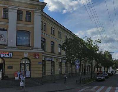 Дом торговли в Колпино выставили на продажу за 129 млн рублей