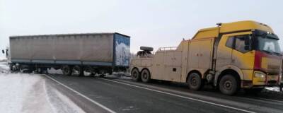 В НСО достали тягач украинца, съехавший в кювет 1 ноября