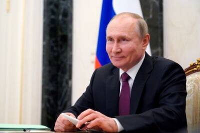 Ревакцинировался: Владимир Путин испытал на себе назальную вакцину от коронавируса