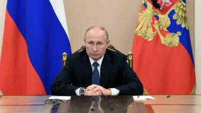 Путин прошел ревакцинацию назальной вакциной
