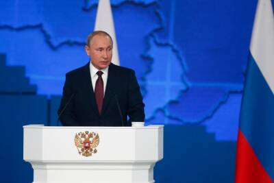 Путин: власти не должны допустить снижения зарплат бюджетников