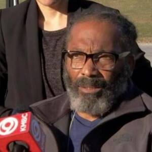 В штатах после 43 лет в тюрьме на свободу вышел невиновный