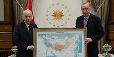 Фото Эрдогана с картой Сибири в составе Турции возмутило россиян