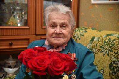 В Донецке ветеран ВОВ Нина Воробьева отметила столетний юбилей