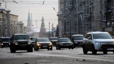 Автоэксперты дали советы водителям в связи со снегопадом в Москве