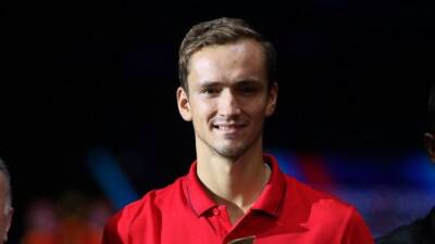 Неудачи преследуют теннисиста Медведева на турнире в Италии