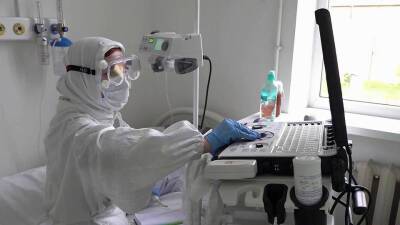 Ведущие российские врачи обратились ко всем, кто выступает против прививки от коронавируса