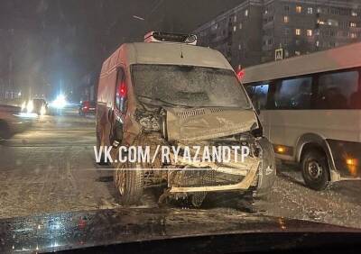 В ДТП с участием автомобиля Следственного комитета в Рязани пострадали три человека