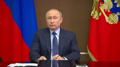 Владимир Путин испытал на себе назальную форму вакцины от коронавируса «Спутник V»
