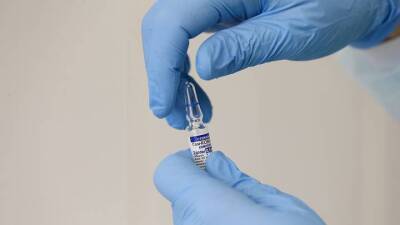 Минздрав раскрыл детали о вакцине от COVID-19 для подростков