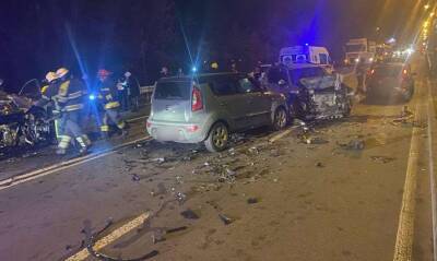 В Киеве пьяный водитель протаранил три автомобиля