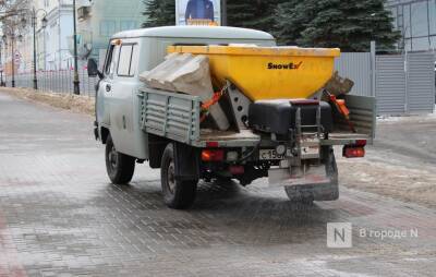 Спецтехника начала обрабатывать нижегородские дороги перед снегопадом