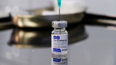 Минздрав России раскрыл подробности о вакцине от COVID-19 для подростков