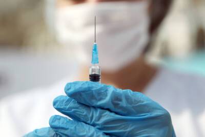 Минздрав рассказал детали о вакцине от COVID-19 для подростков