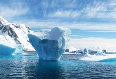 Telegraph: Более 20 кораблей попали в «ледовую ловушку» в Арктике из-за России