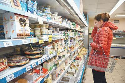 В одном из украинских супермаркетов сделали "живую" находку, которая надолго испортит аппетит (фото)