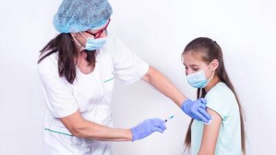 Здоровье превыше всего: Врачи поддержали регистрацию вакцины от COVID для подростков