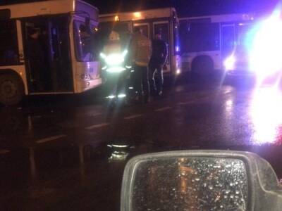 Житель Колпино оказался под колесами автобуса