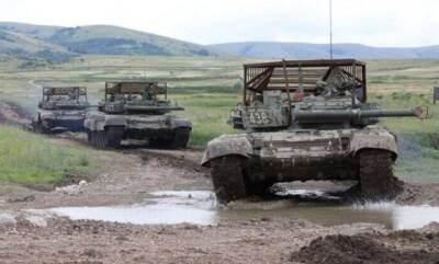 ​РФ оснастила танки в Крыму «защитой» от Bayraktar и Javelin — о «козырьках» пишут турецкие СМИ