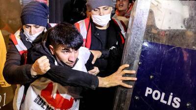 В Стамбуле задержали 43 участника протеста против растущей инфляции