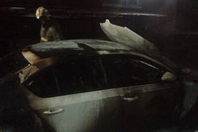 В Курске на улице Кати Зеленко сгорел автомобиль Skoda
