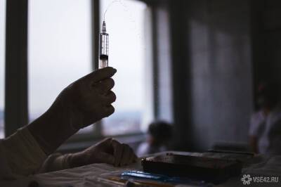 Минздрав РФ зарегистрировал первую отечественную вакцину от COVID-19 для подростоков