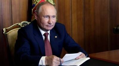 Путин поддержал продление срока действия сертификатов переболевших COVID-19