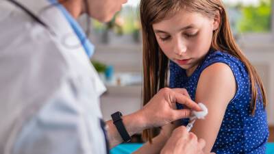 Центр Гамалеи получил регистрацию на вакцину от COVID-19 для подростков «Спутник M»